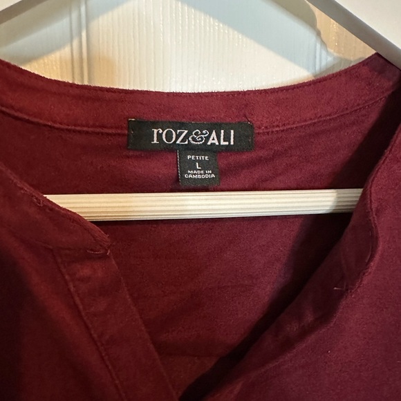 Roz & ali V-neck pull over top w/2 front pockets and 3/4 sleeves Large petite - Picture 4 of 10